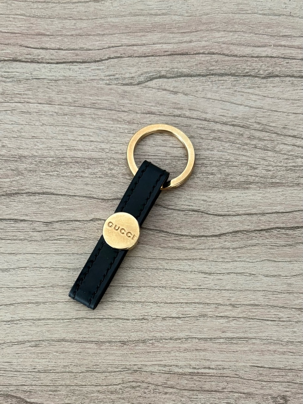 Gucci Black Leather Key Ring with Gold Logo Disc - Picture 1 of 5